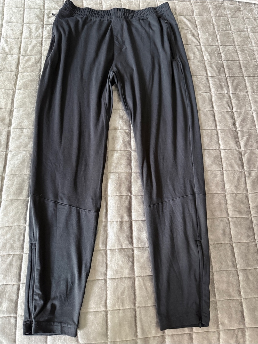 ALO Yoga Dark Gray Performance Joggers